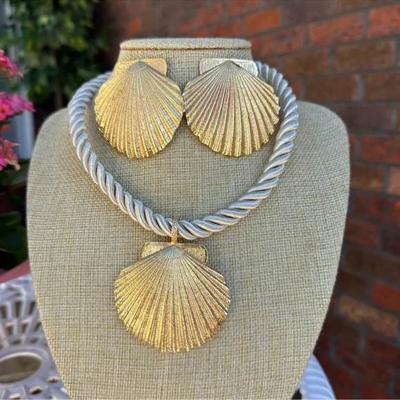 Anthropologie Seashell Gold Cream Rope Chain Earrings Necklace Set - Picture 9 of 12
